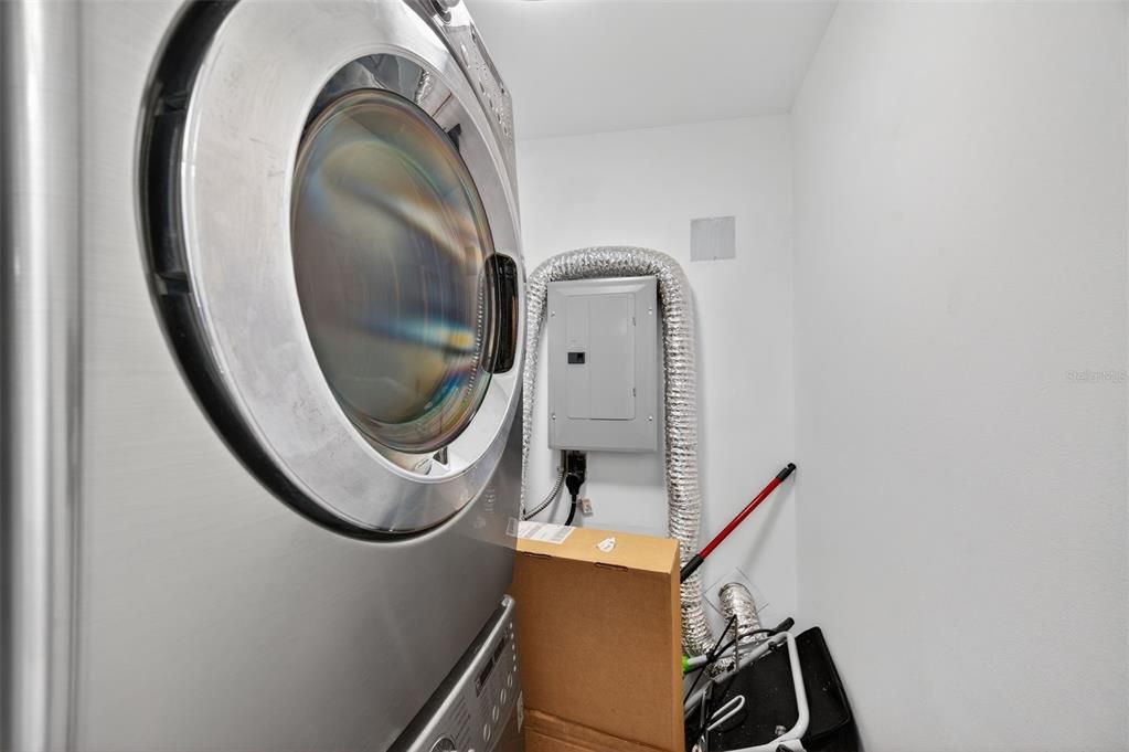 Active With Contract: $2,000 (3 beds, 2 baths, 1128 Square Feet)