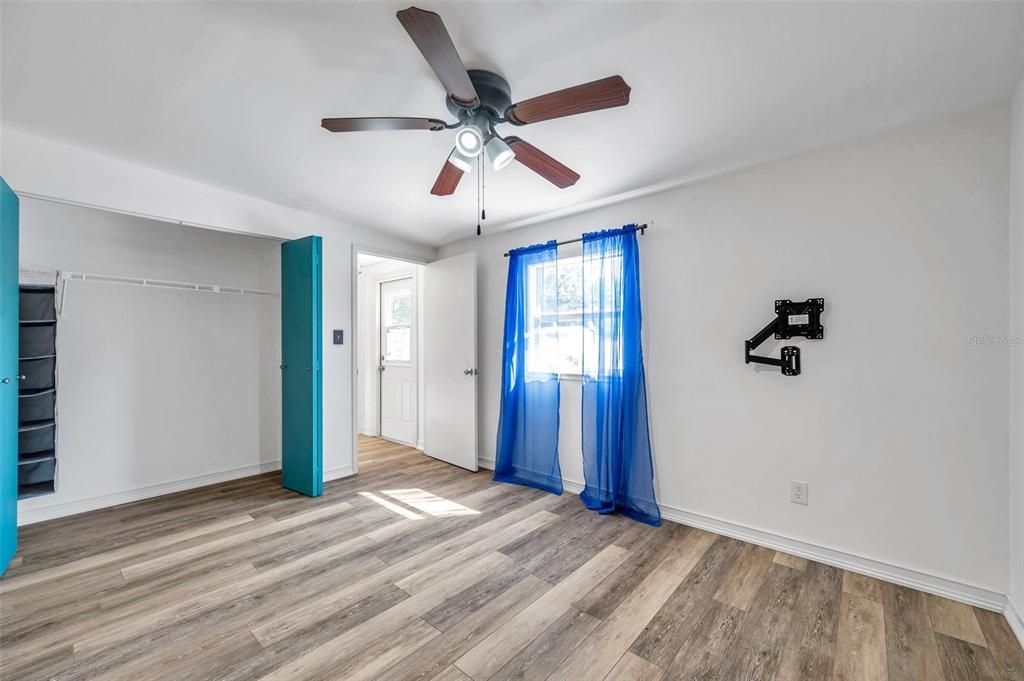 Active With Contract: $2,000 (3 beds, 2 baths, 1128 Square Feet)