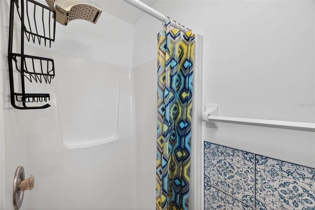Active With Contract: $2,000 (3 beds, 2 baths, 1128 Square Feet)