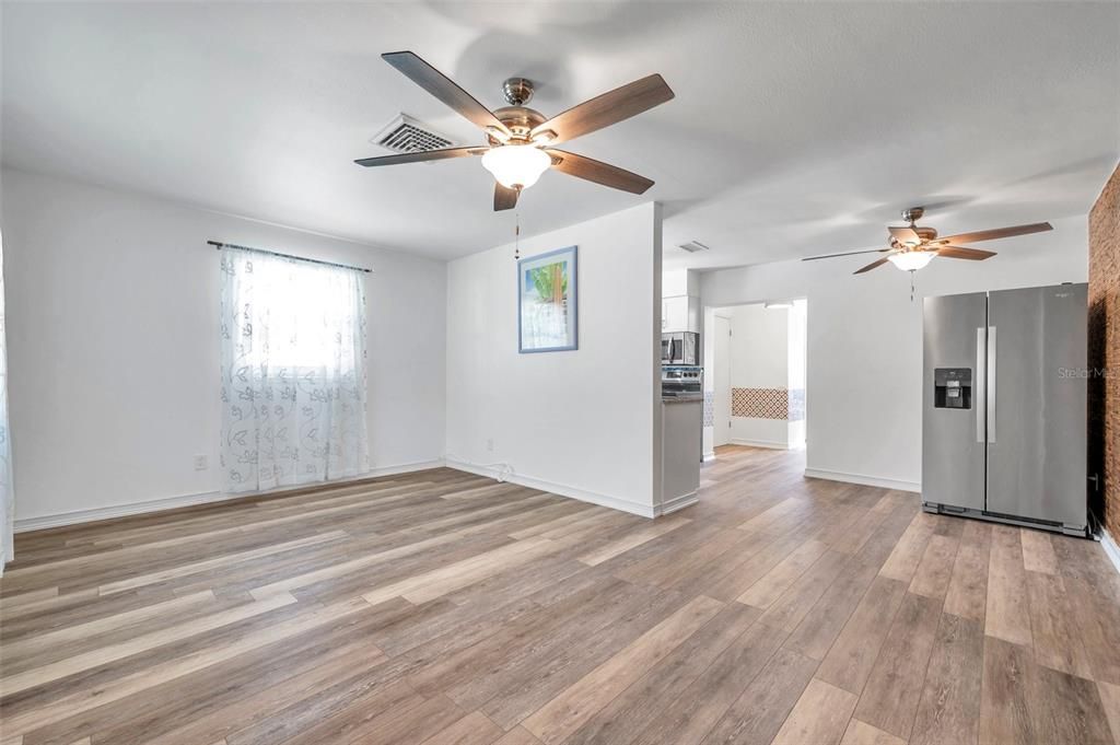 Active With Contract: $2,000 (3 beds, 2 baths, 1128 Square Feet)