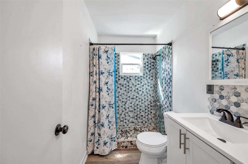 Active With Contract: $2,000 (3 beds, 2 baths, 1128 Square Feet)