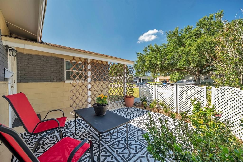 Active With Contract: $2,000 (3 beds, 2 baths, 1128 Square Feet)