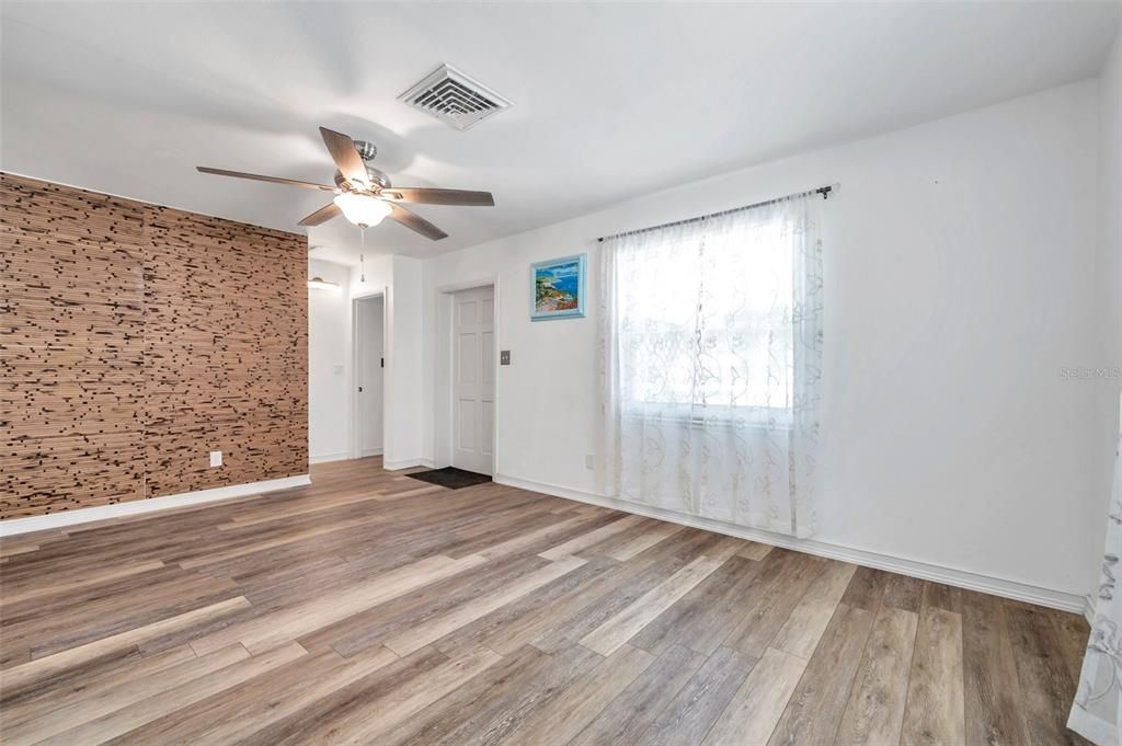 Active With Contract: $2,000 (3 beds, 2 baths, 1128 Square Feet)