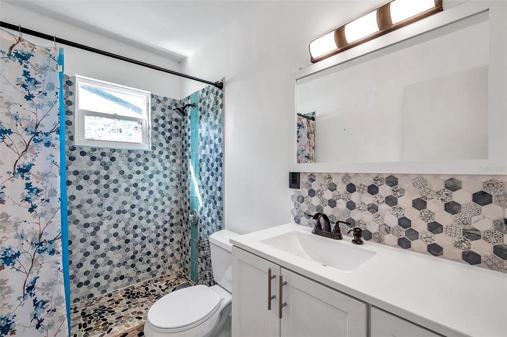 Active With Contract: $2,000 (3 beds, 2 baths, 1128 Square Feet)