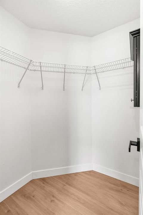 For Sale: $420,000 (4 beds, 2 baths, 1956 Square Feet)