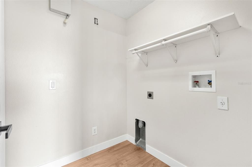 For Sale: $420,000 (4 beds, 2 baths, 1956 Square Feet)