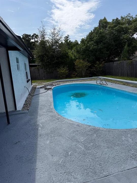 For Sale: $460,000 (6 beds, 3 baths, 1824 Square Feet)