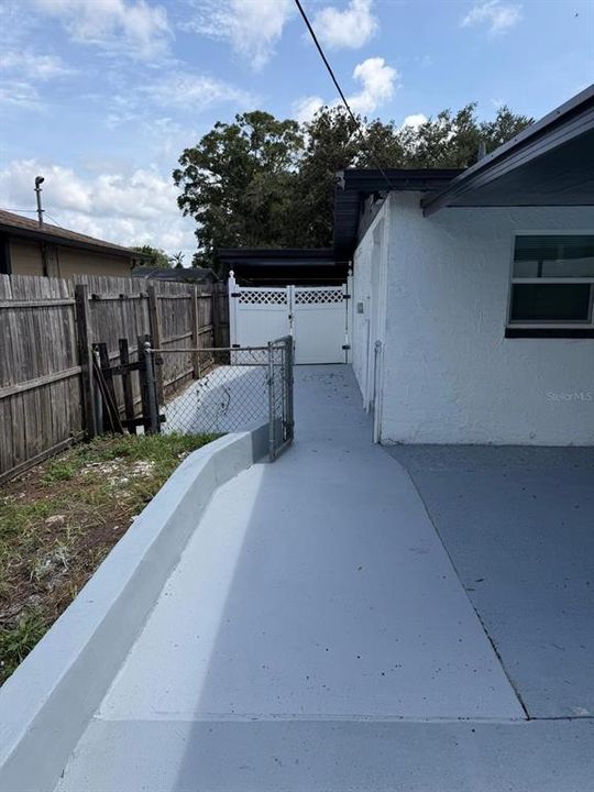 For Sale: $460,000 (6 beds, 3 baths, 1824 Square Feet)
