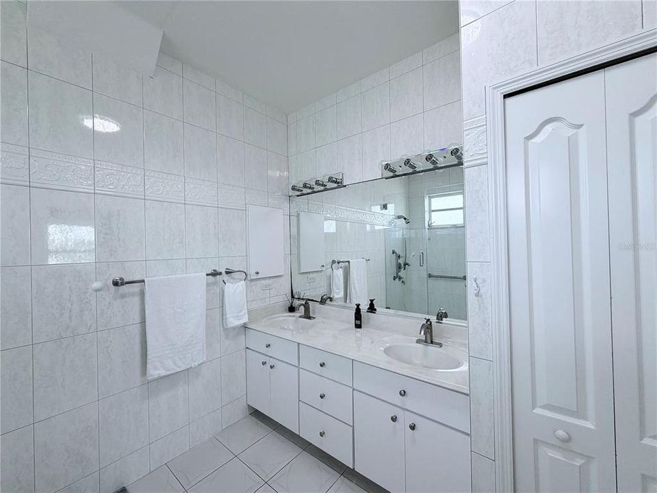 For Sale: $339,900 (3 beds, 2 baths, 1627 Square Feet)