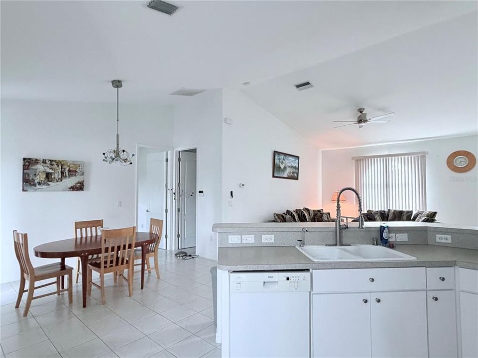 For Sale: $339,900 (3 beds, 2 baths, 1627 Square Feet)