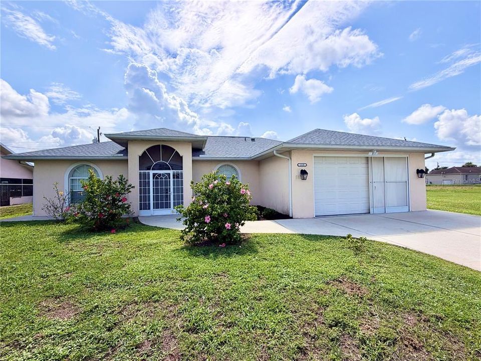For Sale: $339,900 (3 beds, 2 baths, 1627 Square Feet)