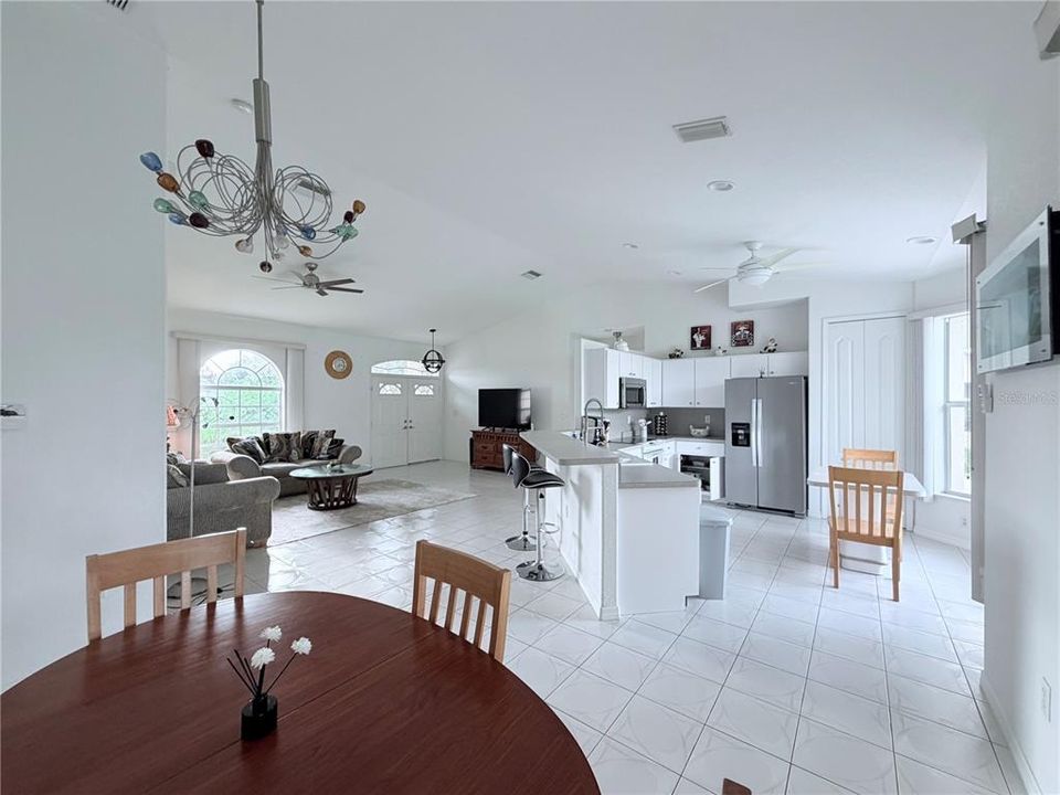 For Sale: $339,900 (3 beds, 2 baths, 1627 Square Feet)
