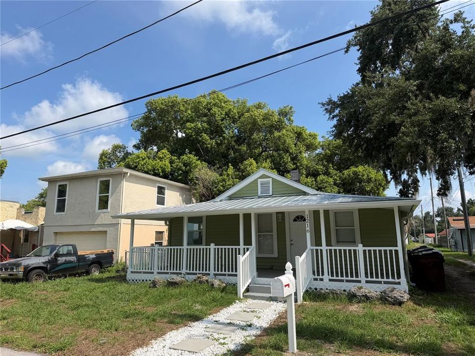 En Venta: $289,000 (2 camas, 2 baños, 819 Pies cuadrados)