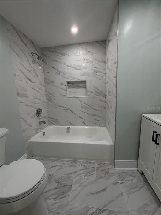 En Venta: $289,000 (2 camas, 2 baños, 819 Pies cuadrados)