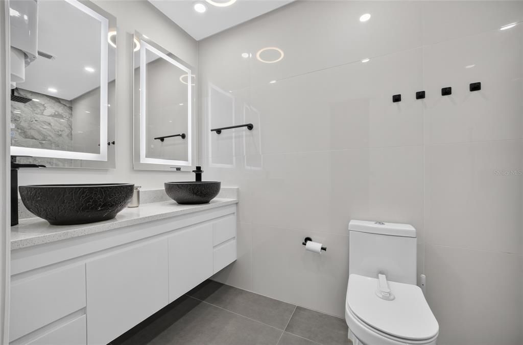 На продажу: $329,900 (3 спален, 2 ванн, 1367 Квадратных фут)