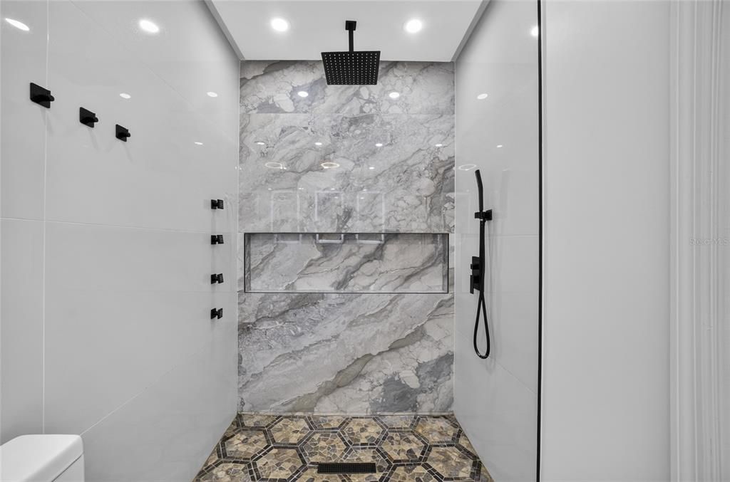 На продажу: $329,900 (3 спален, 2 ванн, 1367 Квадратных фут)