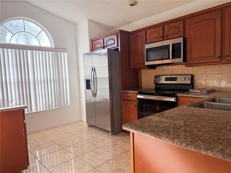 For Rent: $2,500 (4 beds, 2 baths, 1520 Square Feet)
