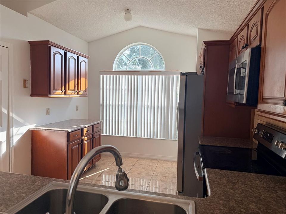 For Rent: $2,500 (4 beds, 2 baths, 1520 Square Feet)