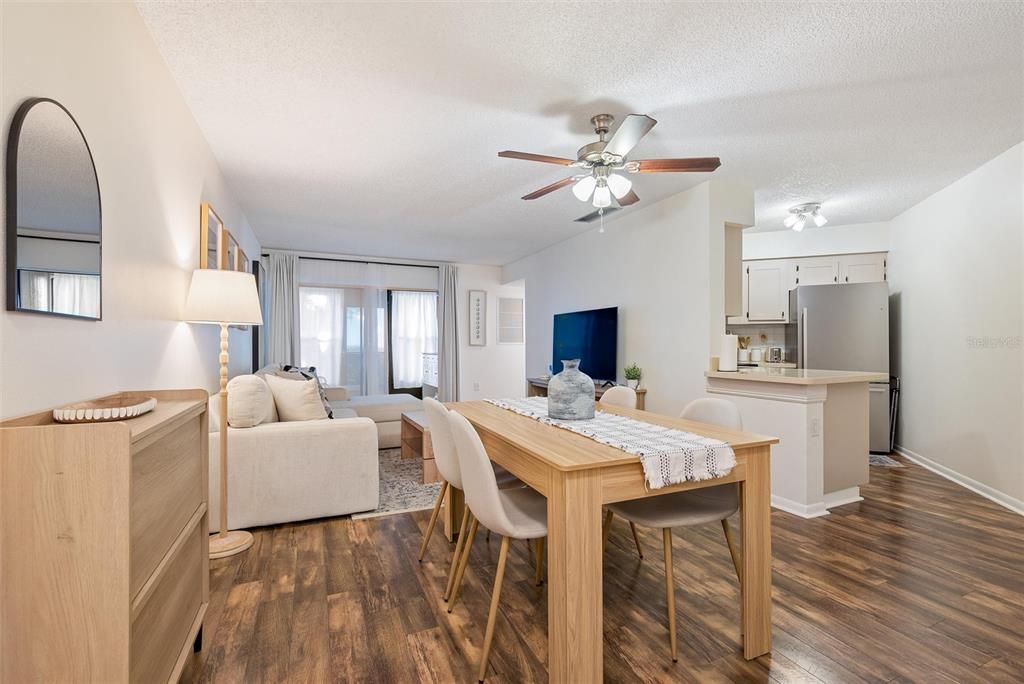 En Venta: $190,000 (2 camas, 2 baños, 820 Pies cuadrados)