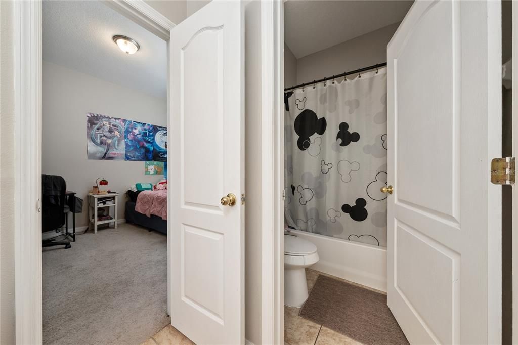 На продажу: $349,900 (4 спален, 2 ванн, 2041 Квадратных фут)