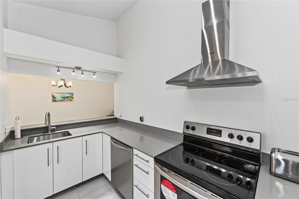 For Rent: $2,100 (2 beds, 2 baths, 1090 Square Feet)