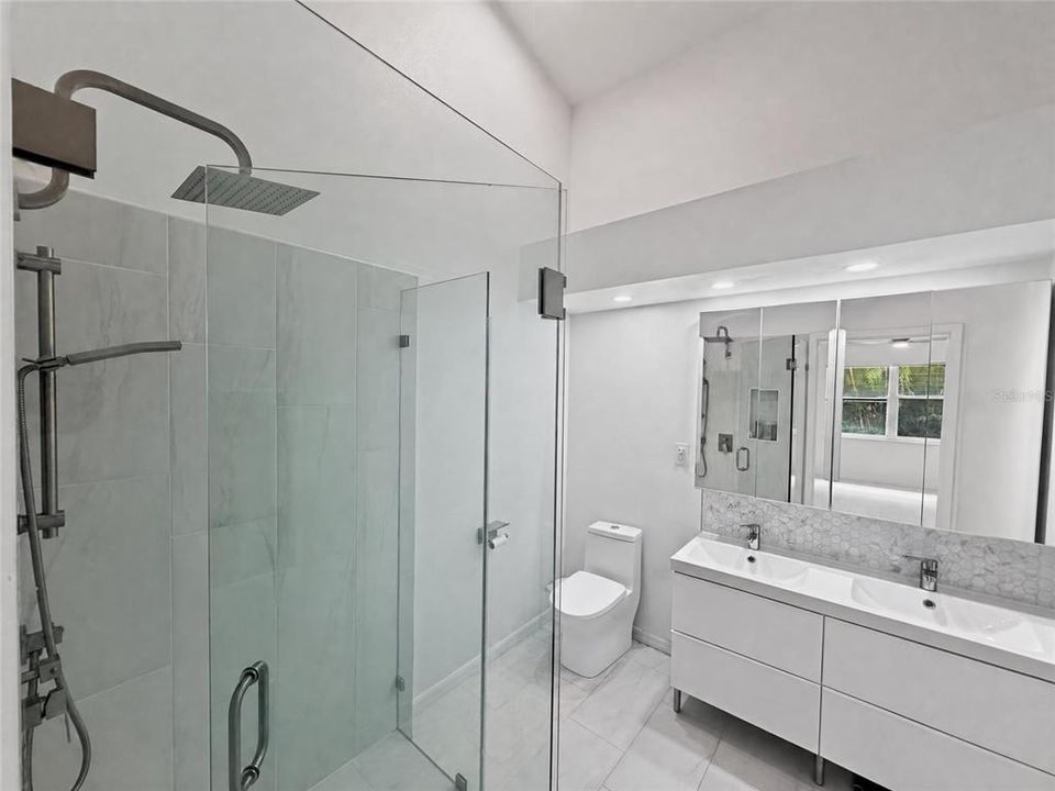 For Rent: $2,100 (2 beds, 2 baths, 1090 Square Feet)