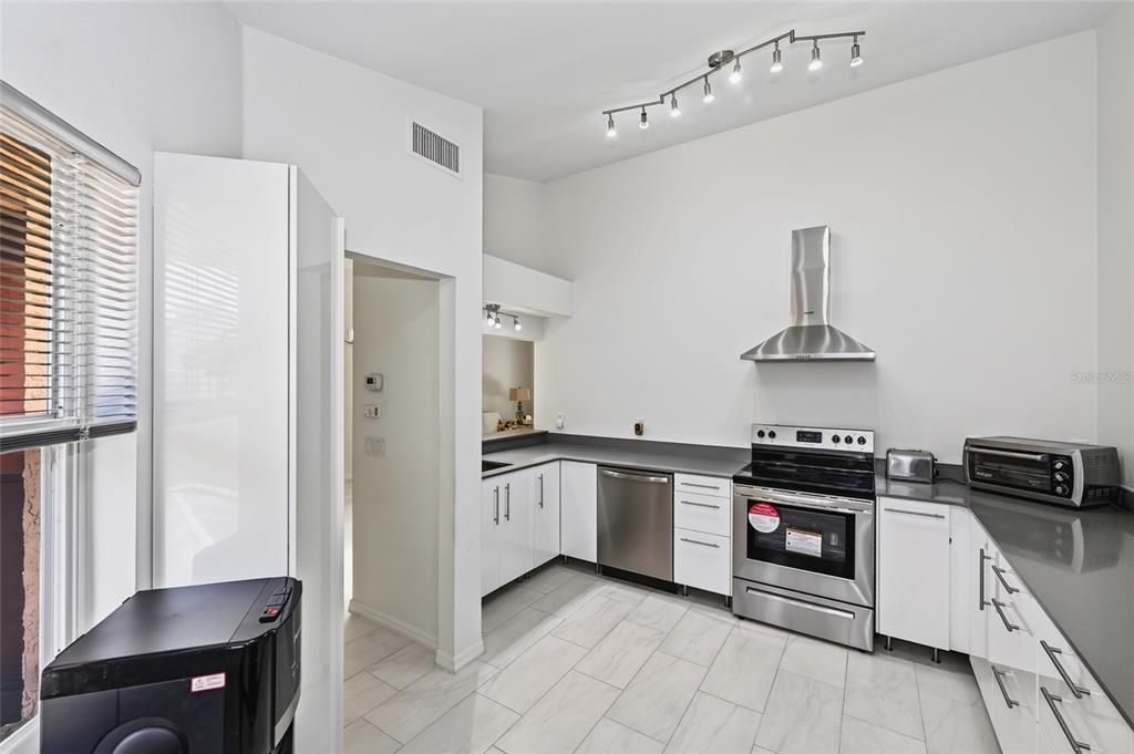 For Rent: $2,100 (2 beds, 2 baths, 1090 Square Feet)