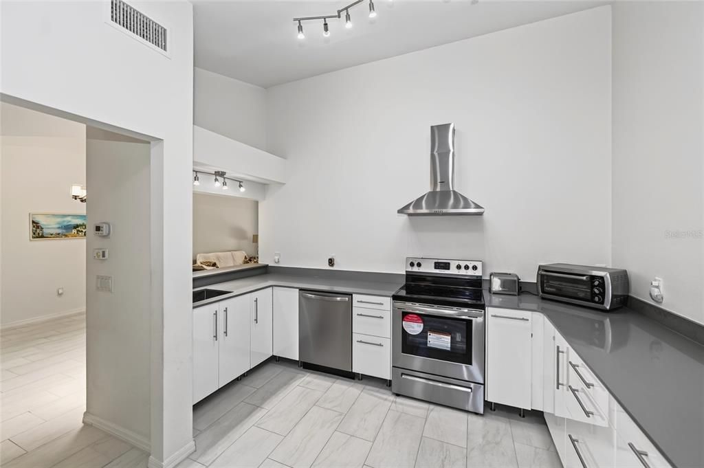 For Rent: $2,100 (2 beds, 2 baths, 1090 Square Feet)