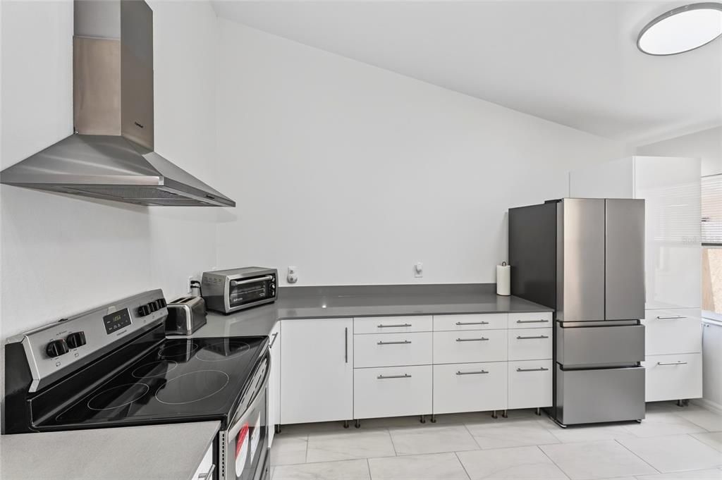 For Rent: $2,100 (2 beds, 2 baths, 1090 Square Feet)
