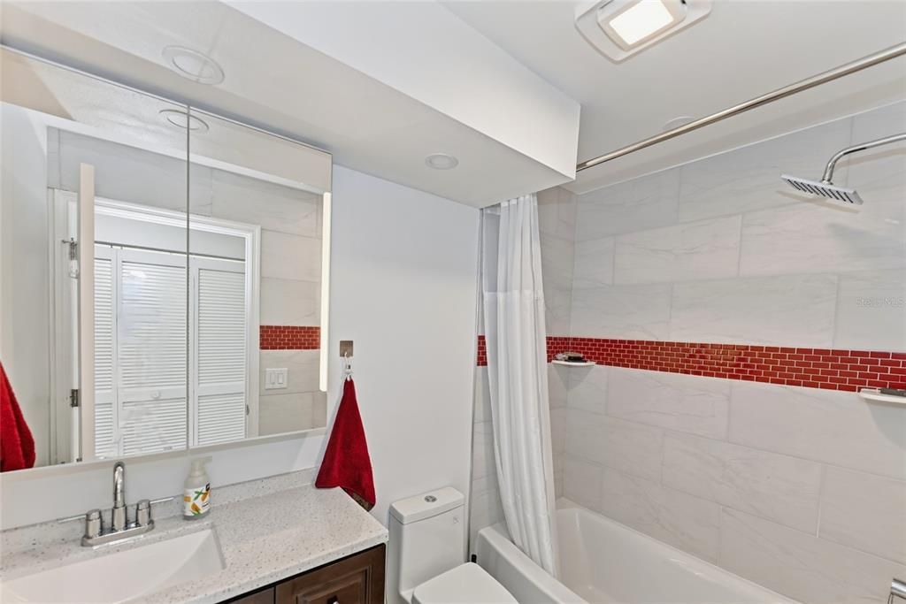 For Rent: $2,100 (2 beds, 2 baths, 1090 Square Feet)