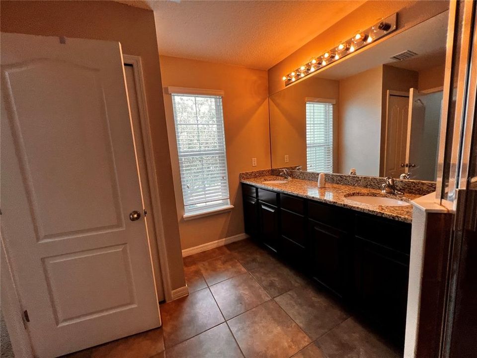 For Sale: $305,000 (3 beds, 2 baths, 1897 Square Feet)