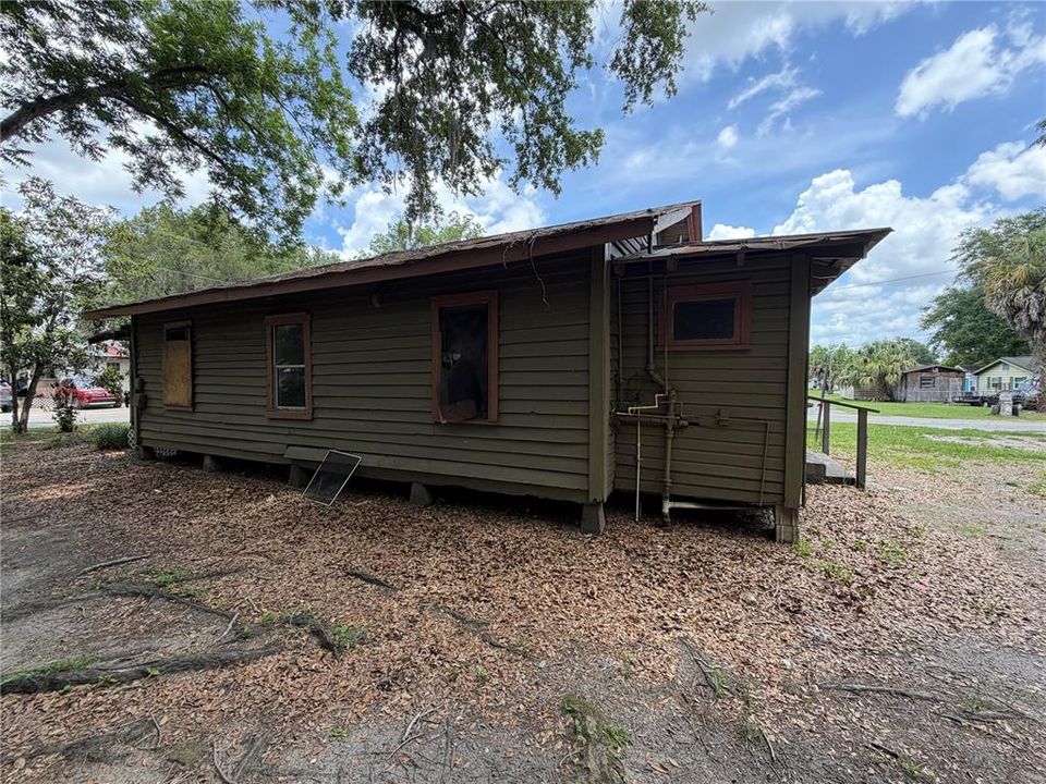 For Sale: $58,000 (2 beds, 2 baths, 996 Square Feet)