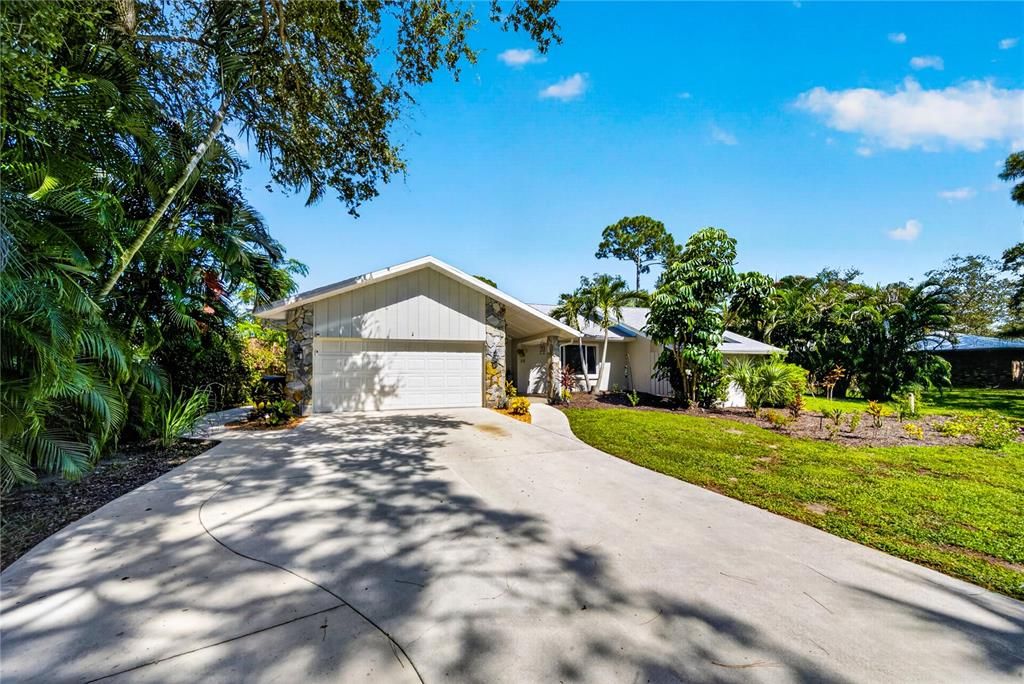 For Sale: $769,500 (3 beds, 2 baths, 2153 Square Feet)