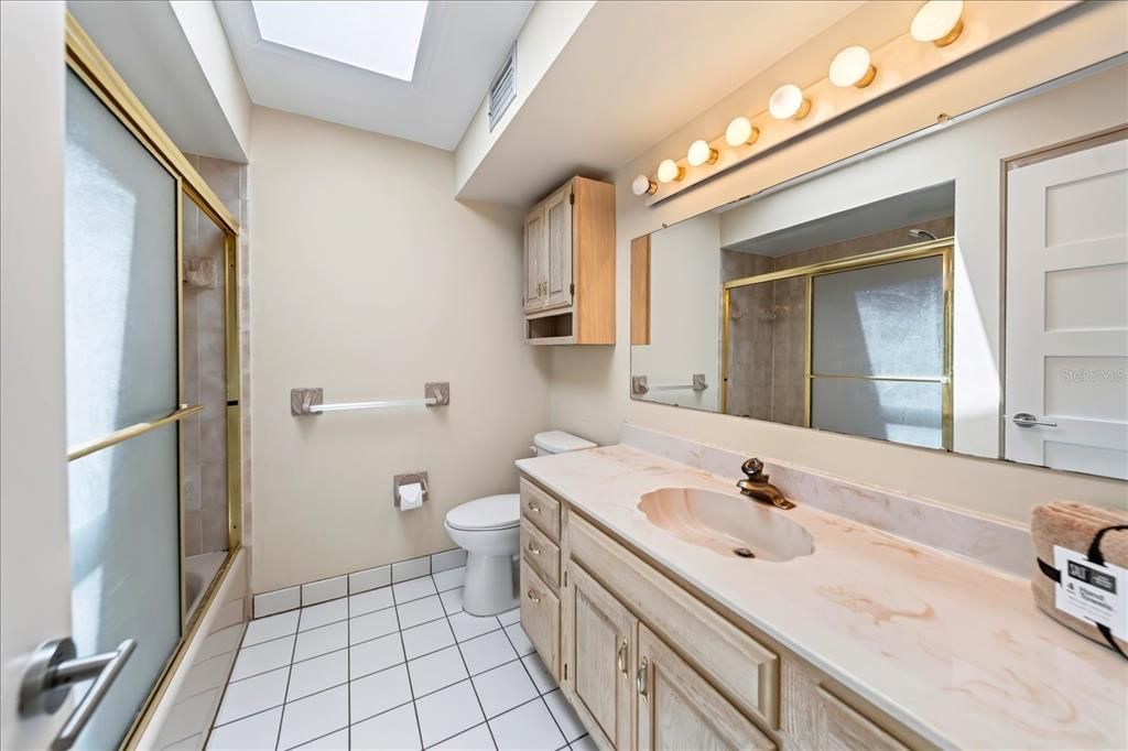 En Venta: $812,000 (3 camas, 2 baños, 1590 Pies cuadrados)