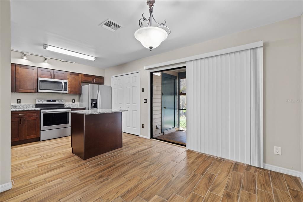 For Rent: $2,150 (3 beds, 2 baths, 1344 Square Feet)
