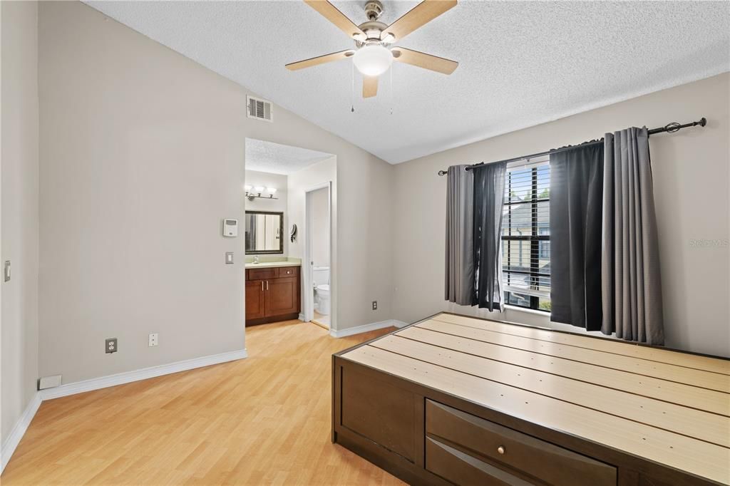 For Rent: $2,150 (3 beds, 2 baths, 1344 Square Feet)