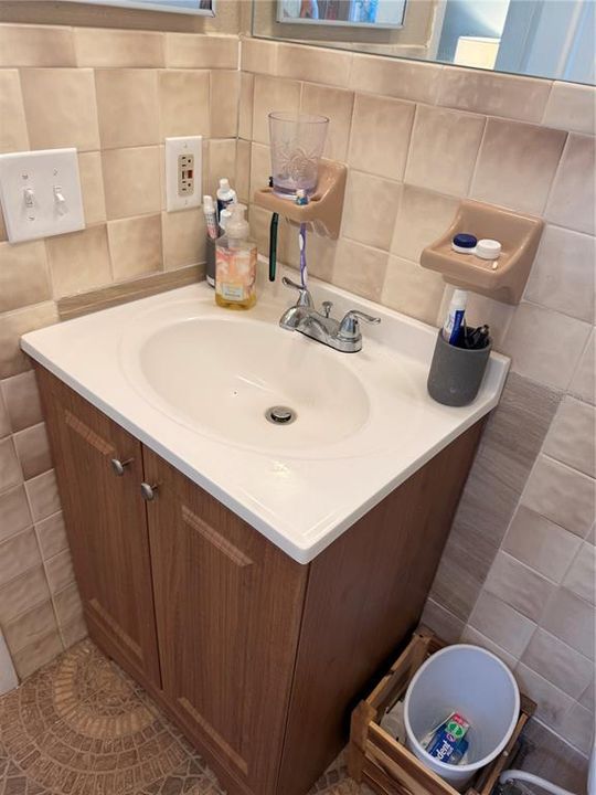 На продажу: $230,000 (3 спален, 2 ванн, 1196 Квадратных фут)
