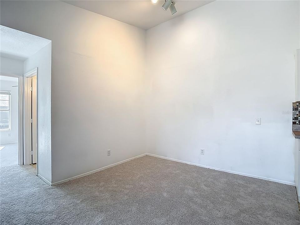 В аренду: $1,700 (3 спален, 2 ванн, 1325 Квадратных фут)