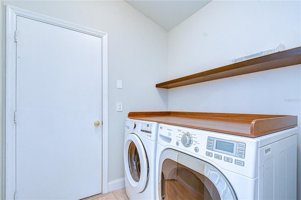 En Venta: $480,000 (4 camas, 2 baños, 2108 Pies cuadrados)