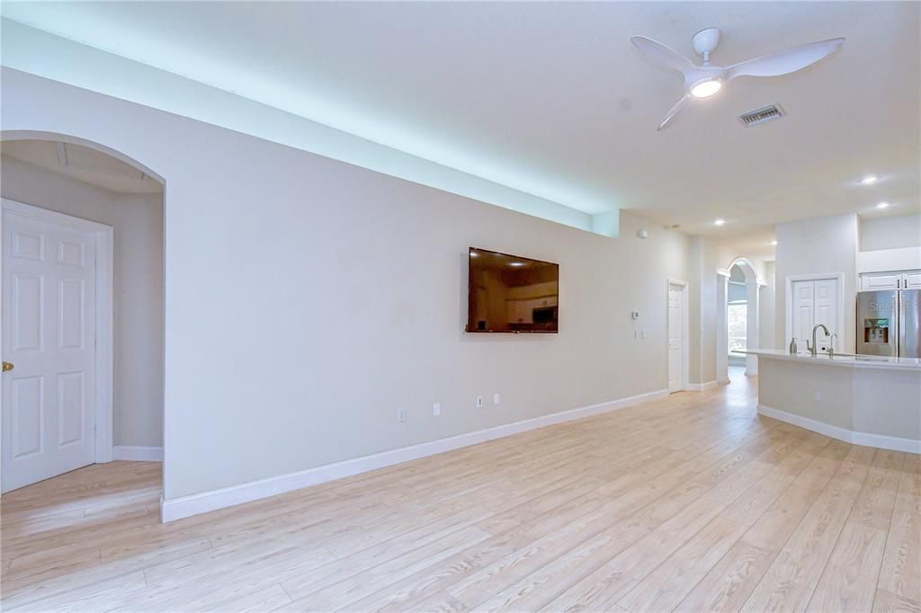 En Venta: $480,000 (4 camas, 2 baños, 2108 Pies cuadrados)