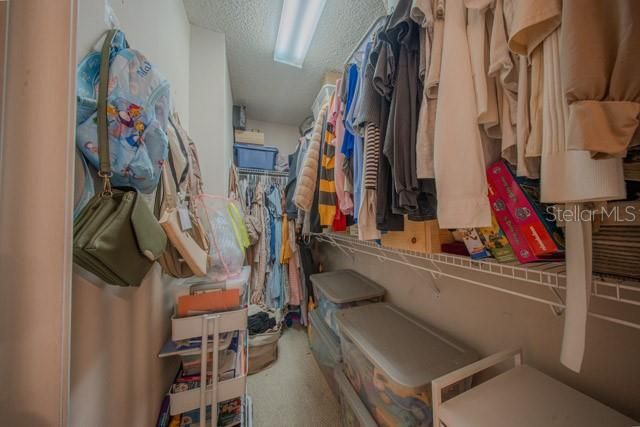 Activo con contrato: $535,000 (4 camas, 2 baños, 2142 Pies cuadrados)