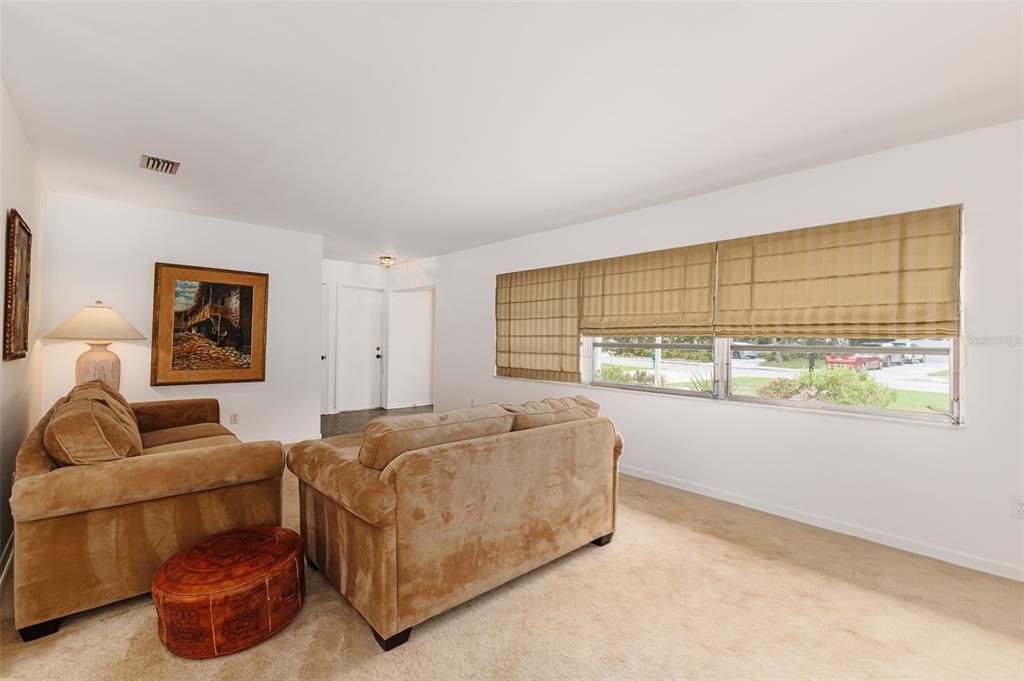 На продажу: $425,000 (3 спален, 2 ванн, 1633 Квадратных фут)