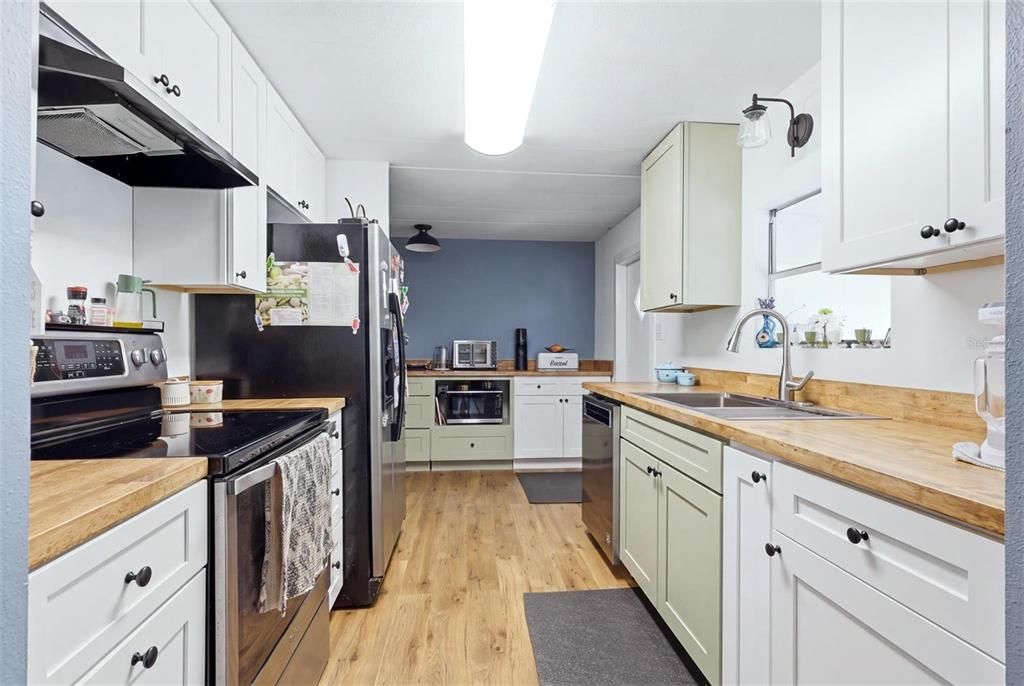 For Sale: $179,000 (2 beds, 2 baths, 1248 Square Feet)