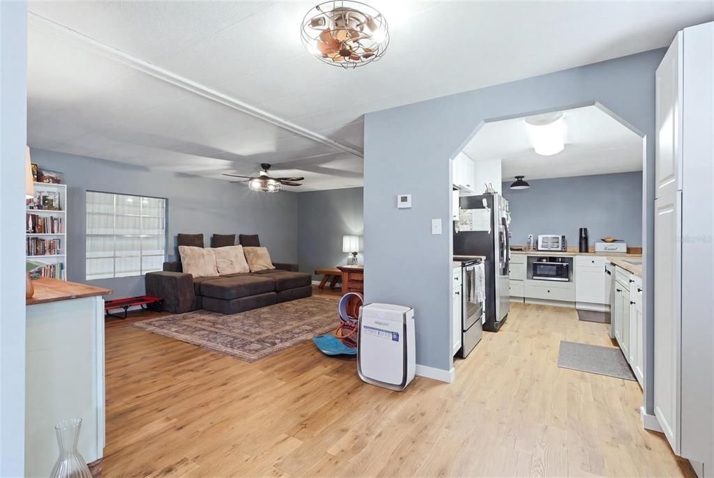 For Sale: $179,000 (2 beds, 2 baths, 1248 Square Feet)
