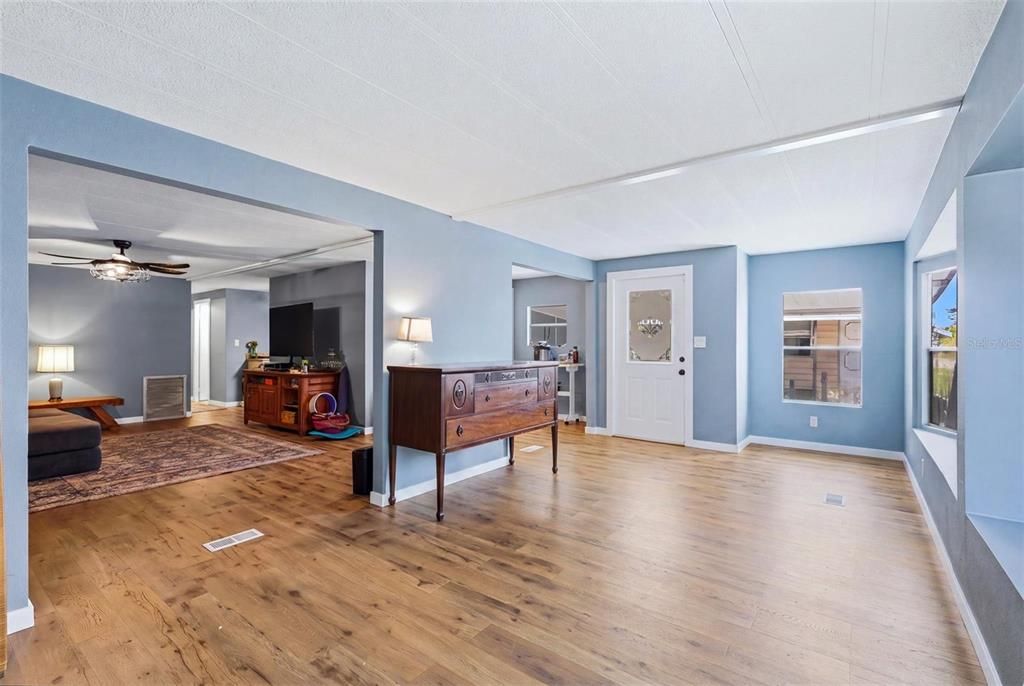 For Sale: $179,000 (2 beds, 2 baths, 1248 Square Feet)