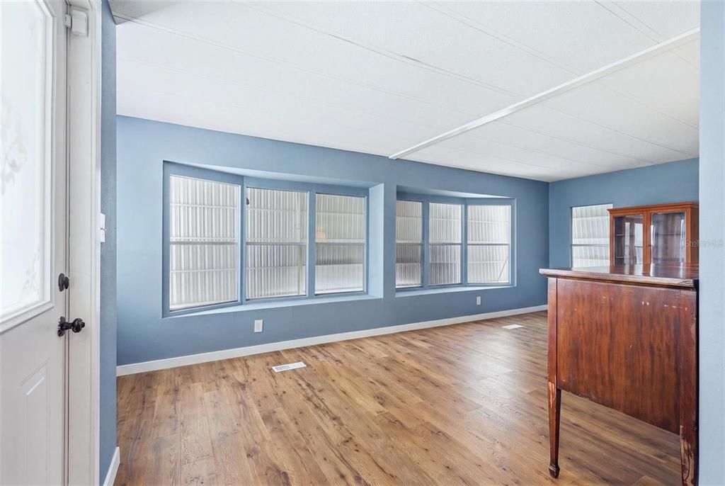For Sale: $179,000 (2 beds, 2 baths, 1248 Square Feet)