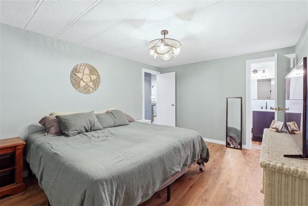 For Sale: $179,000 (2 beds, 2 baths, 1248 Square Feet)