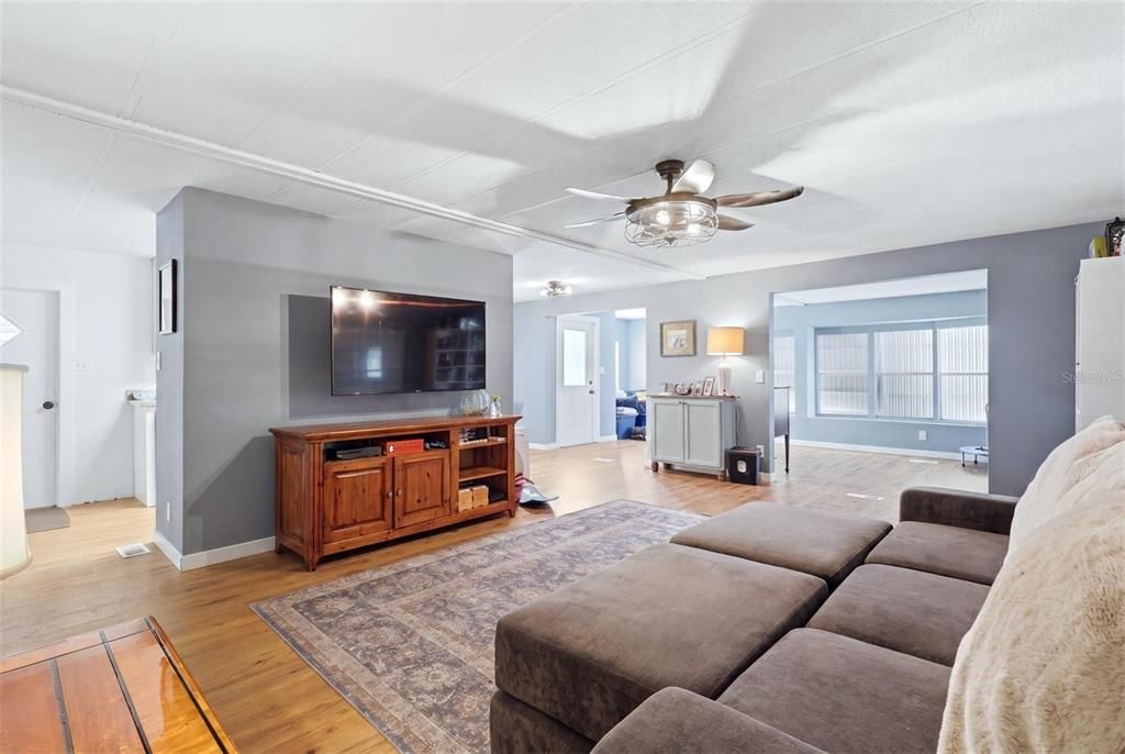 For Sale: $179,000 (2 beds, 2 baths, 1248 Square Feet)