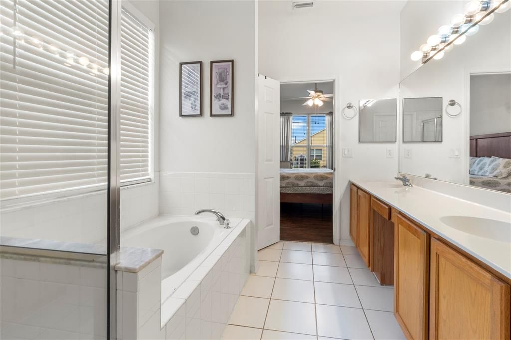 En Venta: $330,000 (3 camas, 2 baños, 1615 Pies cuadrados)