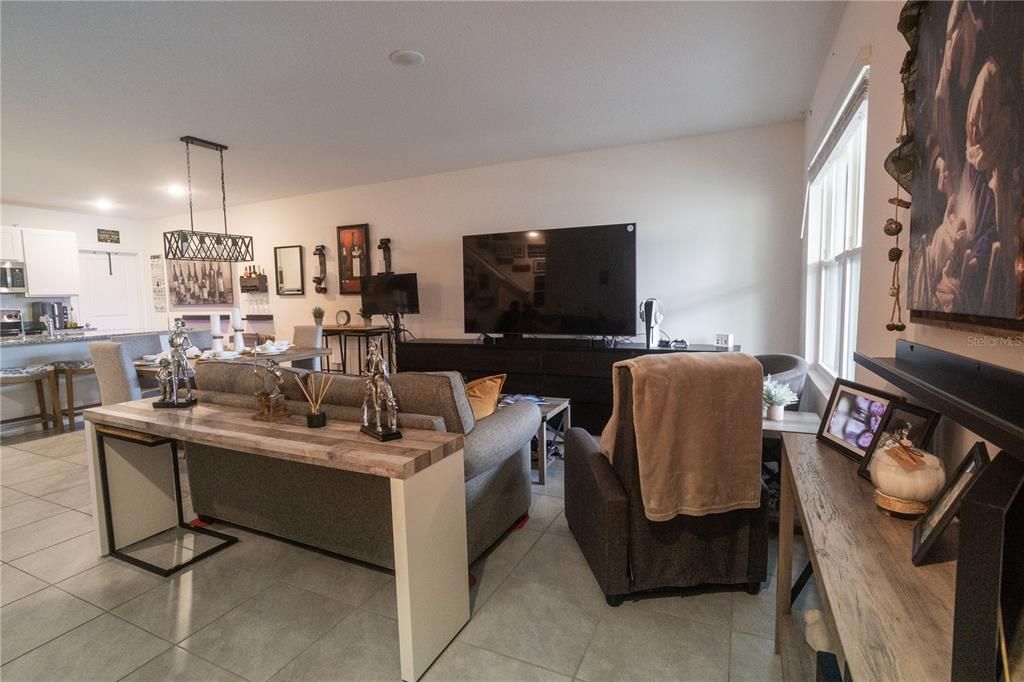 For Rent: $2,300 (3 beds, 2 baths, 1580 Square Feet)